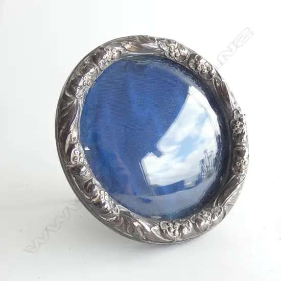 DECORATIVE STG SILVER ROUND PHOTO FRAME DIA  120MM BIRMINGHAM 1902