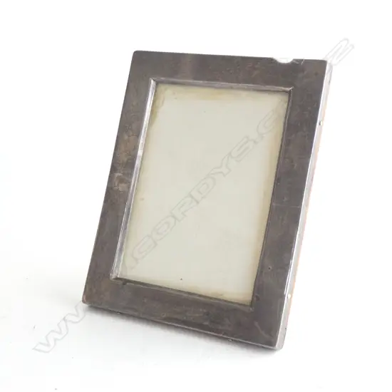 STG SILVER, WOODEN BACKED PHOTO FRAME  90 X 115MM