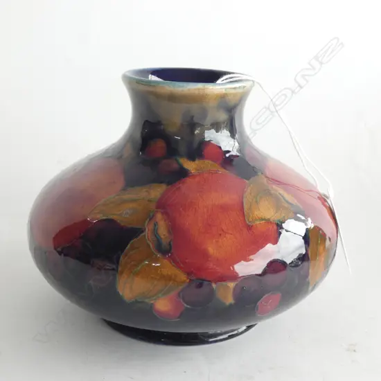 MOORCROFT POMEGRANATE SQUAT VASE - SIGNATURE TO BASE H. 130MM 