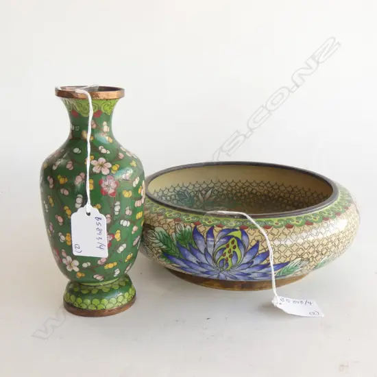 CLOISONNE SHALLOW BOWL AND CLOISONNE VASE D 210 MM