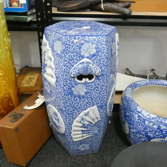 LG ORIENTAL BLUE & WHITE PORCELAIN POT STAND H. 660 DIA 240MM...