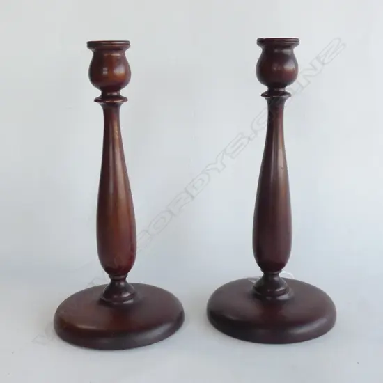 PR MAHOGANY TURNED CANDLESTICKS H. 315MM