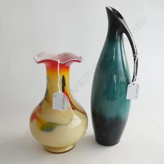 BLUE MOUNT EWER (H 280MM) & ART GLASS VASE (H 200MM)