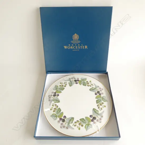 ROYAL WORCESTER LAVINIA PAVLOVA PLATE (DIA 280MM) IN ORIGINAL BOX