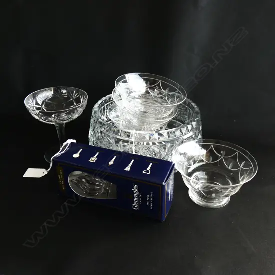 ASST CRYSTAL; SALAD BOWL (DIA 200MM) 4 DESSERT BOWLS; BOTTLE STOPPER (IN BOX) & CHAMPAGNE GLASS