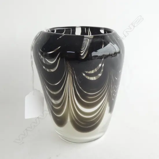 NZ HAND BLOWN GLASS VASE H. 145MM