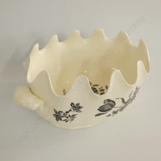 WEDGWOOD BLACK & WHITE LG DEEP BOWL - W HANDLES - SCALLOPED RIM 330 X 210MM