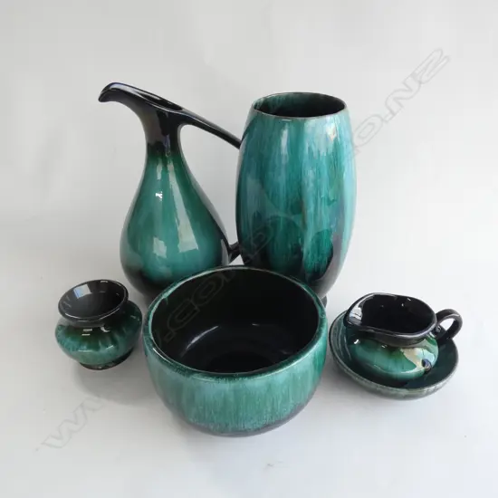 6 PCS BLUE MOUNTAIN POTTERY; BOWL DIA 165, EWER / JUG/BOWL & 2 VASES 1 H 255MM (1 A/F) 