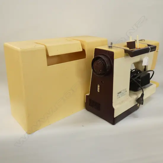 OLD DORINA SEWING MACHINE WITH CASE 