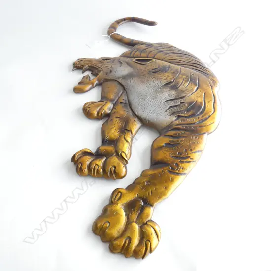 ANODIZED METAL TIGER WALL PLAQUE TAIL TO CLAW 587MM