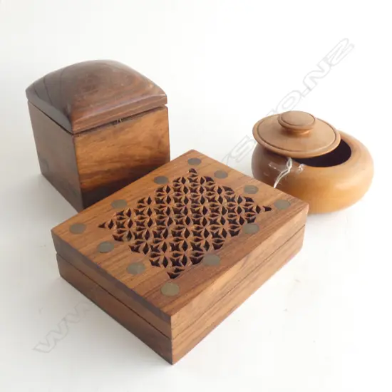 3 SM CARVED WOODEN BOXES (LARGEST 128 X 100MM)