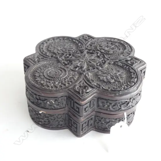 ORNAMENTAL CARVED WOODEN MIDDLE EASTERN LIDDED BOX DIA 158MM