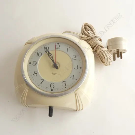 SMITHS CREAM BAKELITE ELECTRIC WALL CLOCK DIA 160MM