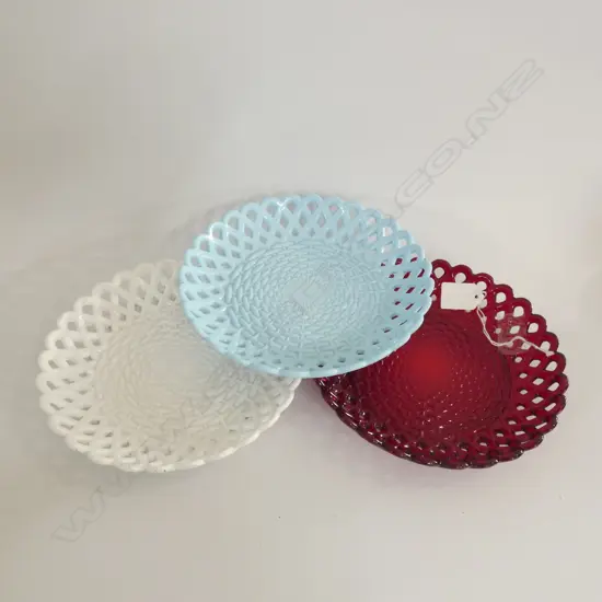 3 GLASS LATTICE PLATES; RED / PALE BLUE & WHITE DIA  205MM