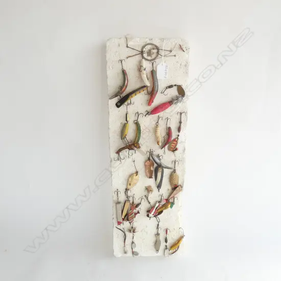 ASST OLD FLY FISHING HOOKS & FLIES 