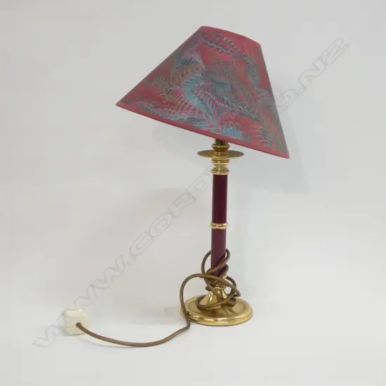 BRASS & BURGUNDY ENAMEL TABLE LAMP WITH SHADE H. 465MM