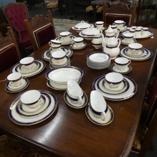 ROYAL GRAFTON 'VICEROY' LARGE  DINNER SERVICE