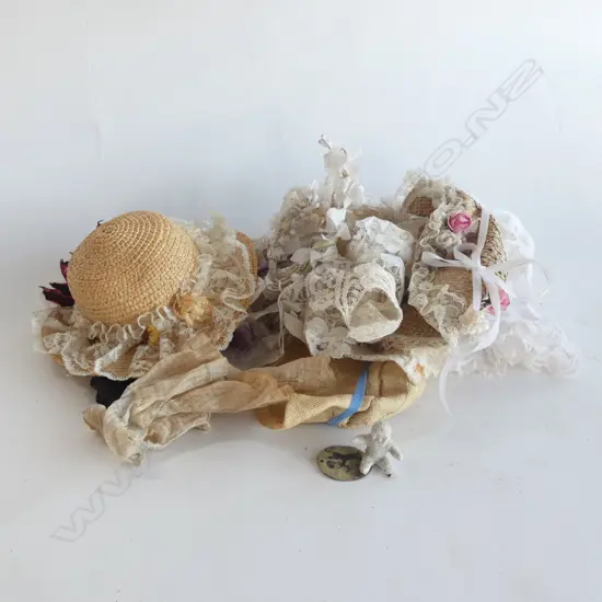 LOT OF VINTAGE DOLLS CLOTHES +....