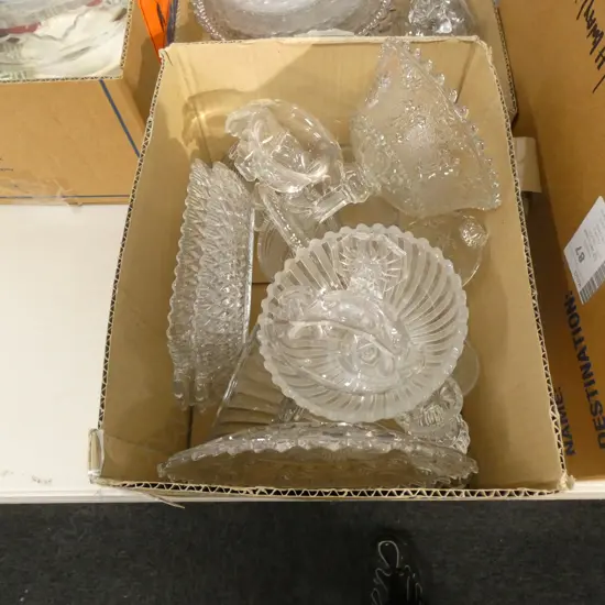 SM BOX LOT ASST VINTAGE GLASS JUGS/ DISHES / BOWLS /DISHES ETC..