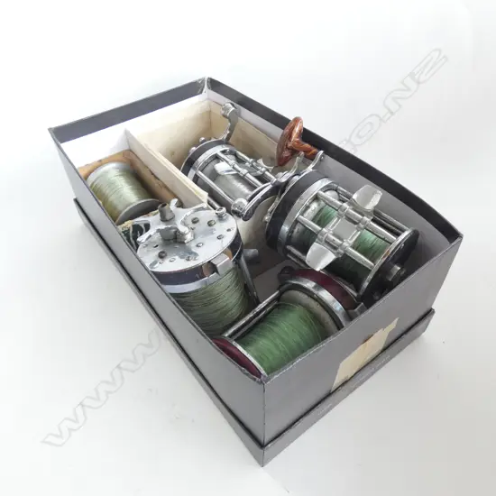 4 VINTAGE AMERICAN SEA KING FLY REELS + SPARE SPINDLE....