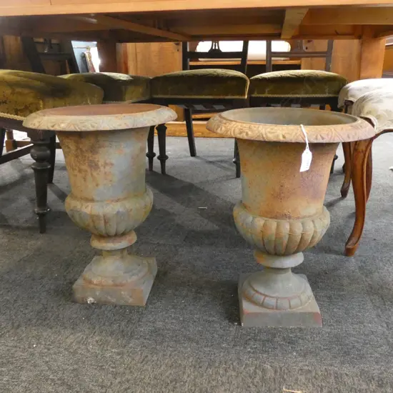 PR OLD CAST IRON POT STANDS H. 410MM