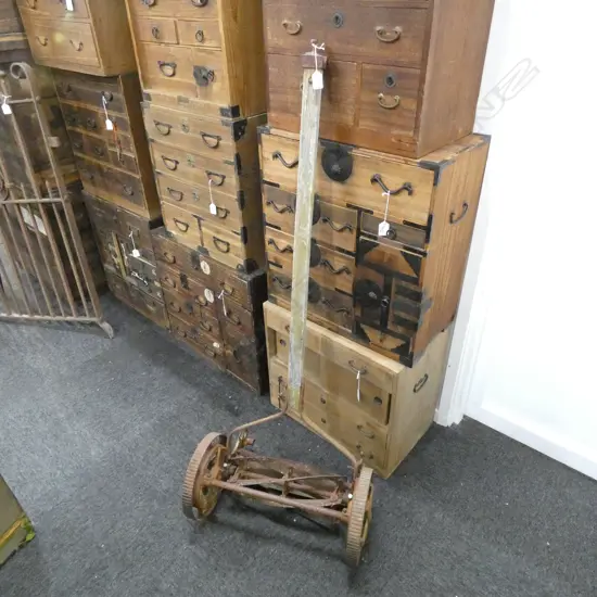 VINTAGE PUSH MOWER - WOODEN HANDLE MISSING