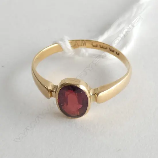 18CT ALMANDINE? GARNET STONE RING HALLMARKED 2gms