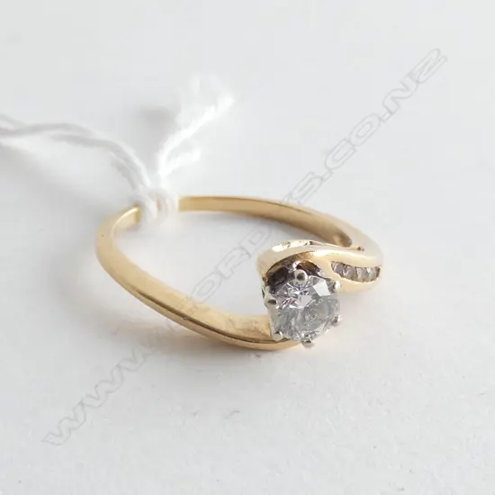 18CT GOLD SOLITAIRE DIAMOND RING