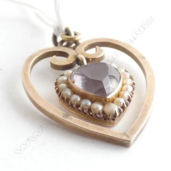 EDW 9CT AMETHYST & SEED PEARL HEART PENDANT