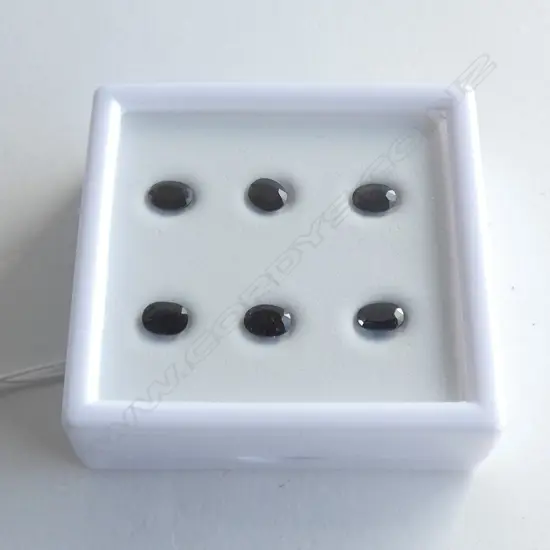 BOX SIX 6CT OVAL SAPPHIRES
