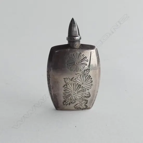 STERLING '950' ENGRAVED ORIENTAL SNUFF BOTTLE