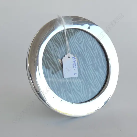 STG SILVER ROUND PHOTO FRAME DIA 155MM ( SOME MINOR DENTS)