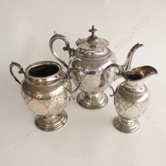 MATCHING SILVER PLATE COFFEE POT (H 255MM), JUG & 2-HANDLE VASE 