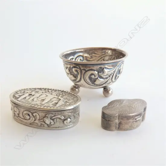 3 STG SILVER PCS; SALT DISH (DIA 45MM) + 2 SM LIDDED PILL BOXES  37GMS 