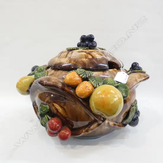 ST PETER GRAZ MAJOLICA TUREEN (CHIP INSIDE) 300mm dia