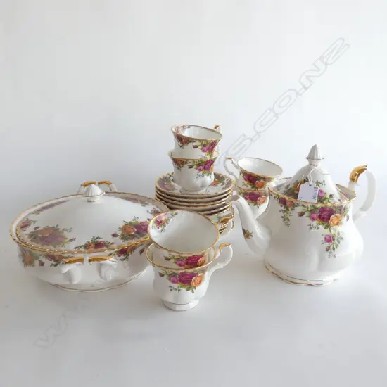6 ROYAL ALBERT 'OLD COUNTRY ROSES' TRIOS + TEA POT