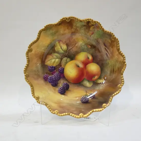 ROYAL WORCESTER HAND PAINTED CABINET PLATE, SIGNED 225mm dia