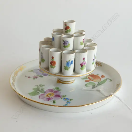 VINTAGE DRESDEN PORCELAIN CIGARETTE HOLDER  DIA 140,MM