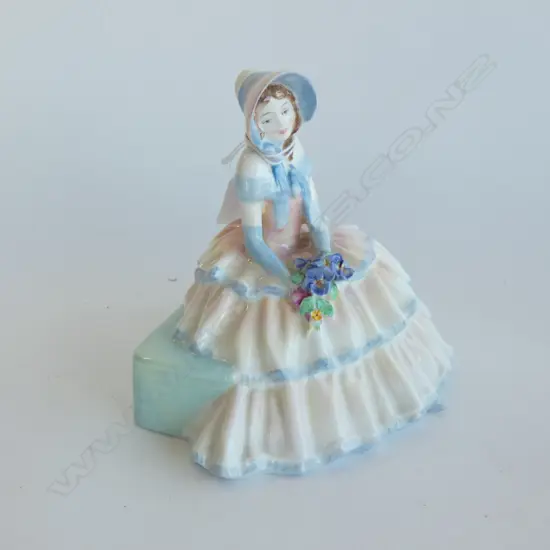 ROYAL DOULTON FIGURINE 'DAYDREAMS' HN 1731 H 150MM