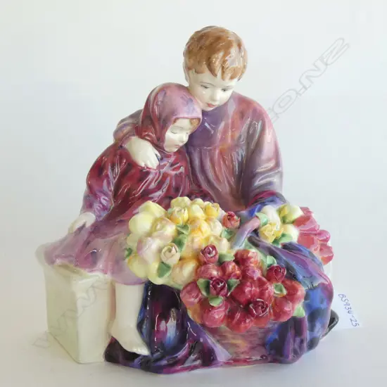 ROYAL DOULTON FIGURINE 'FLOWER SELLERS CHILDREN' HN 1342 H215MM