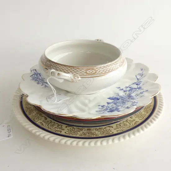 4 COLLECTABLE PLATES (1 A/F) (LARGEST DIA 270MM0 & SM SERVING DISH (DIA 180MM)