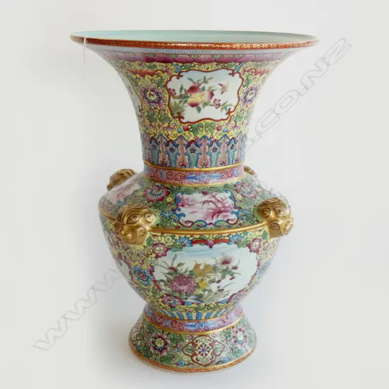 LGE CHINESE ANTIQUE STYLE POLYCHROME VASE