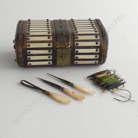 SM ANTIQUE SEWING BOX  INCL CONTENTS  95 X 155 X 60MM