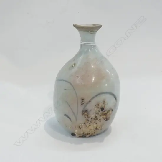 SMALL JAPANESE YAKIMONO VASE & LACQUER USUKI (TEA CADDY)