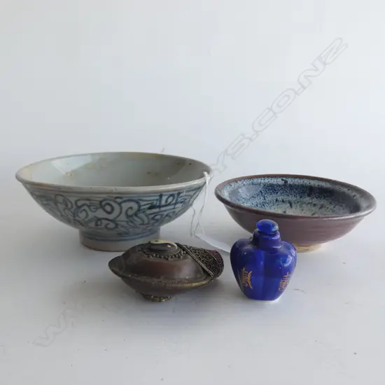2 CHINESE BOWLS (1 AF) + 2 SMALLER PCES (SNUFF ETC)