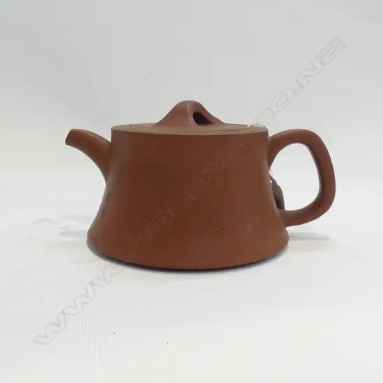 CHINESE YIXING TEAPOT TAPERED WITH FLAT TOP