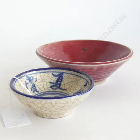2 MING DYNASTY STYLE POTTERY BOWLS; SM BLUE & WHITE (DIA  87MM) & RED (DIA 137MM)