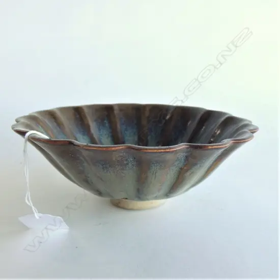 SONG-TYPE 'FLOWER' BOWL. DIA. 165mm