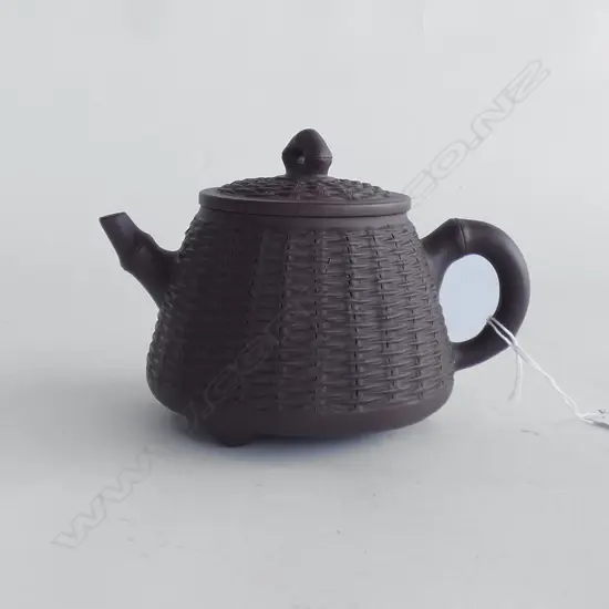 CHINESE ZISHA YIXING WARE TEAPOT 