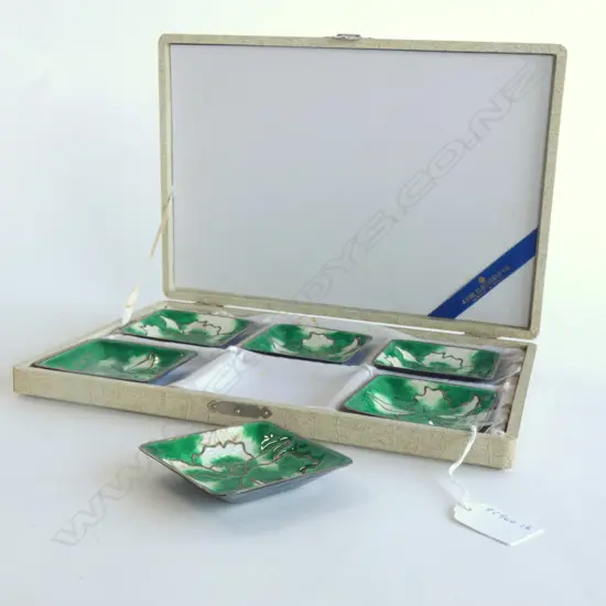 BOX OF 6 ANDO ENAMEL DISHES.